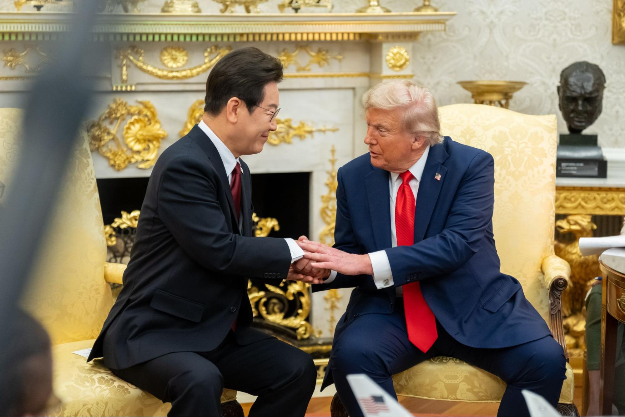 President Lee Jae-myung and President Trump meeting at the White House